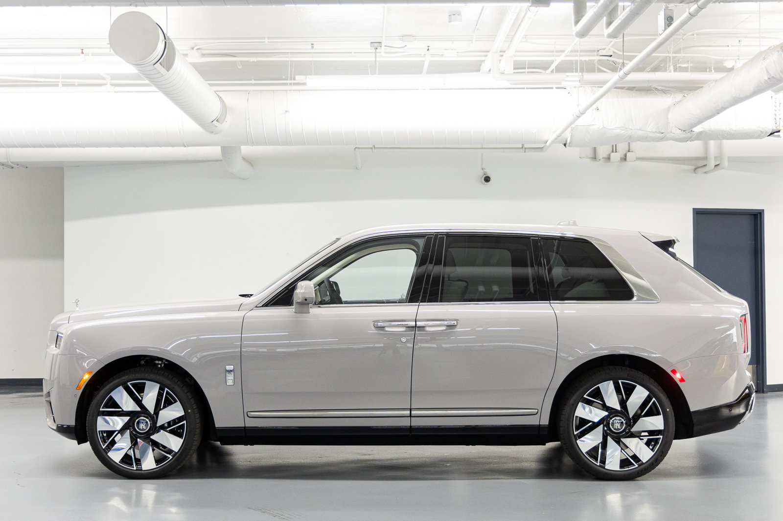 New 2027 Rolls-Royce Cullinan AWD/4WD image 3