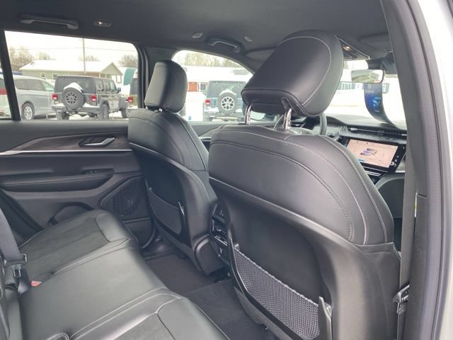 New 2026 Jeep Grand Cherokee Altitude AWD/4WD image 36