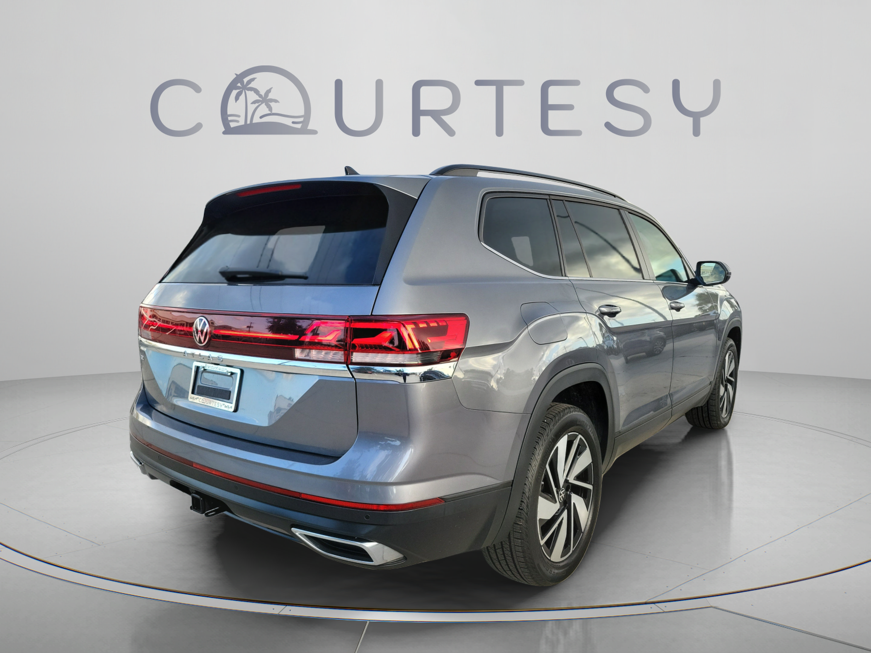 Used 2025 Volkswagen Atlas SE FWD image 3