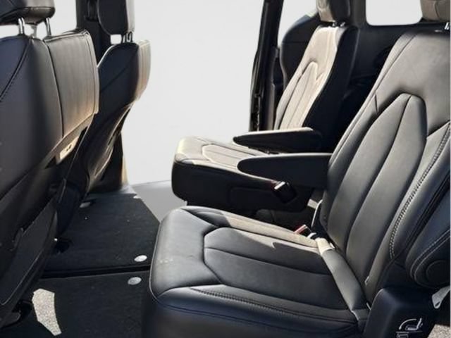 New 2026 Chrysler Pacifica Select w/ S Appearance Package AWD/4WD image 22