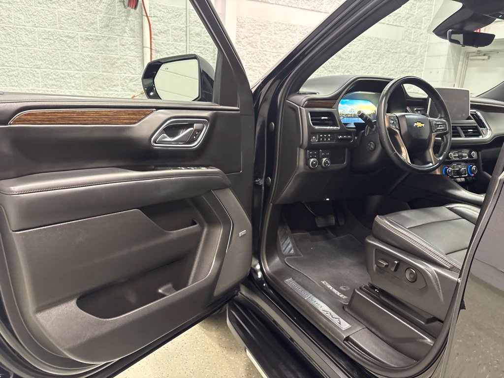 Certified 2023 Chevrolet Suburban High Country AWD/4WD image 13