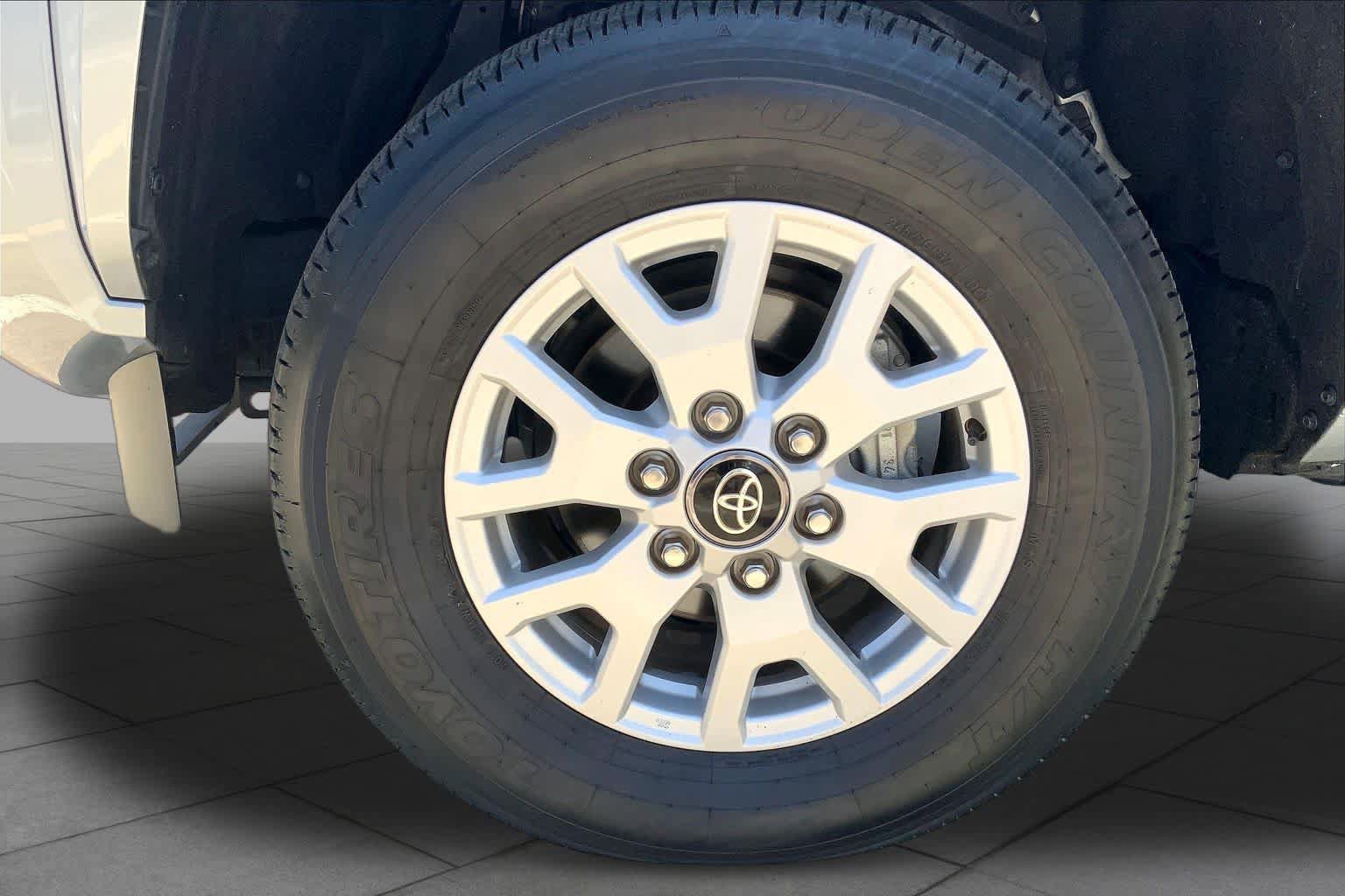 Used 2025 Toyota Tacoma SR5 AWD/4WD image 11