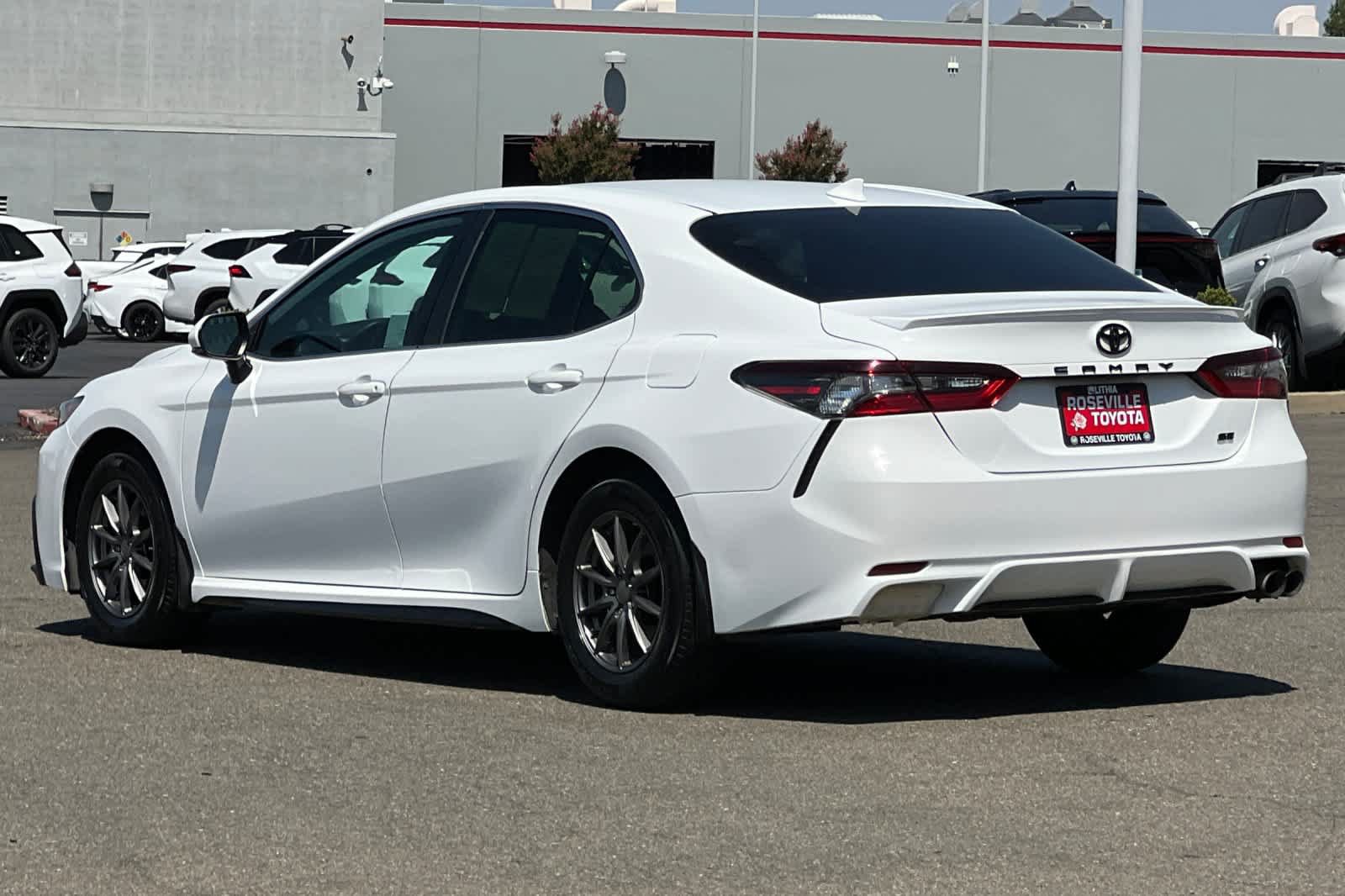 Used 2022 Toyota Camry SE FWD image 7