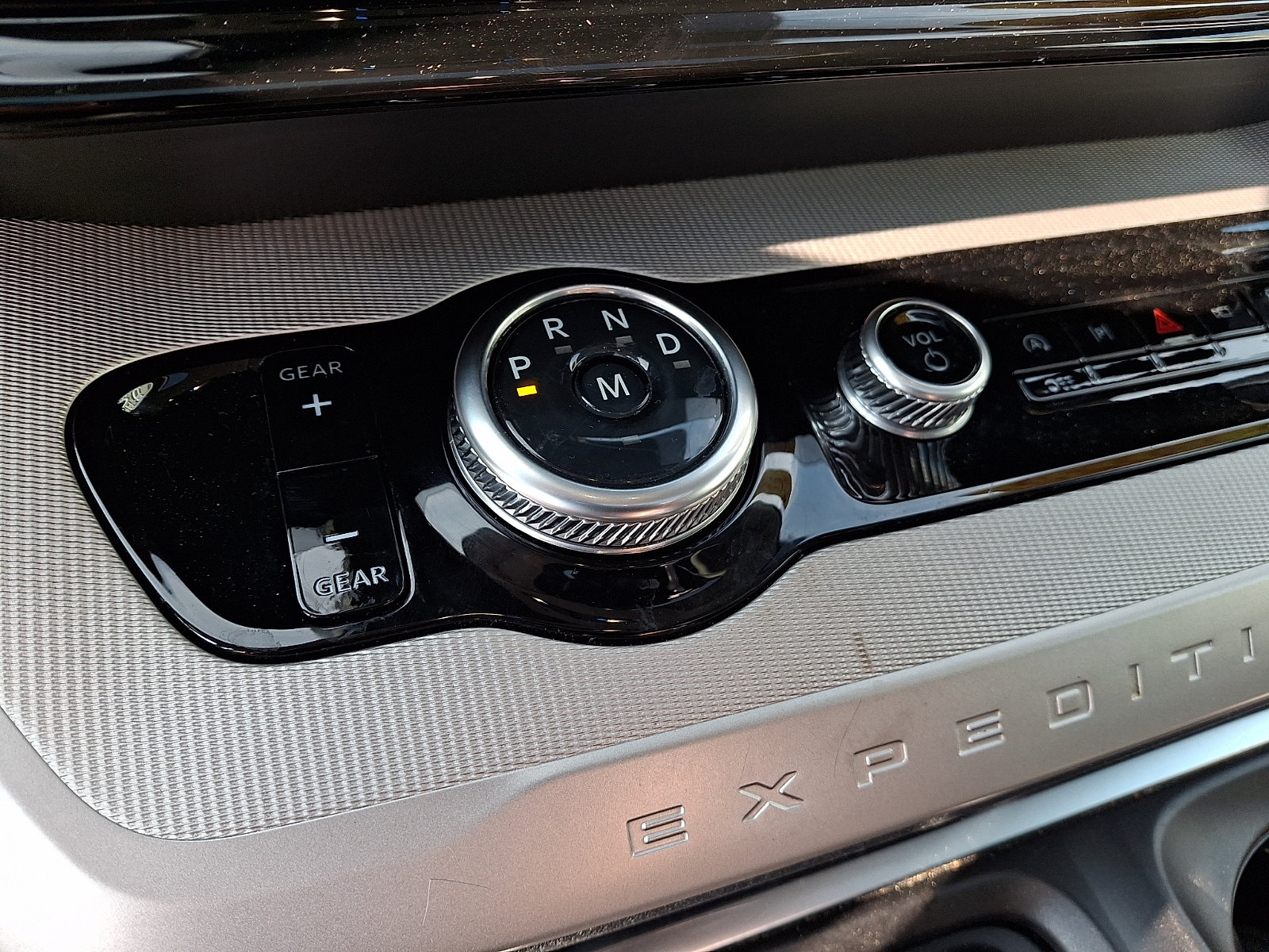 Used 2025 Ford Expedition Active AWD/4WD image 17