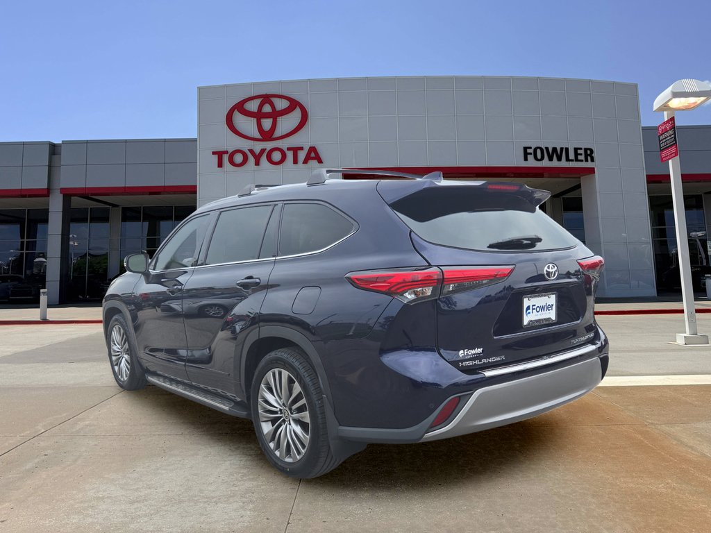 Used 2022 Toyota Highlander Platinum AWD/4WD image 3