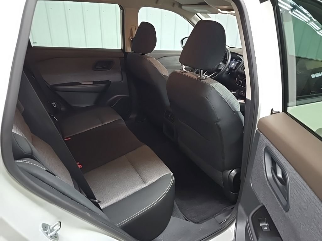 Used 2022 Nissan Rogue S image 16