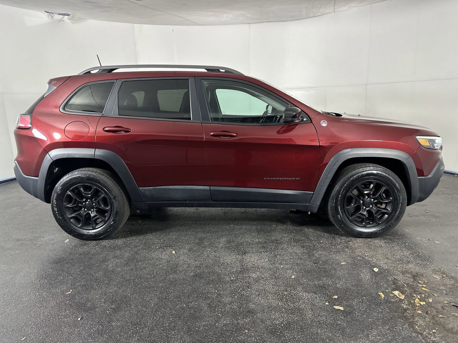 Used 2020 Jeep Cherokee Trailhawk w/ Cold Weather Group image 13
