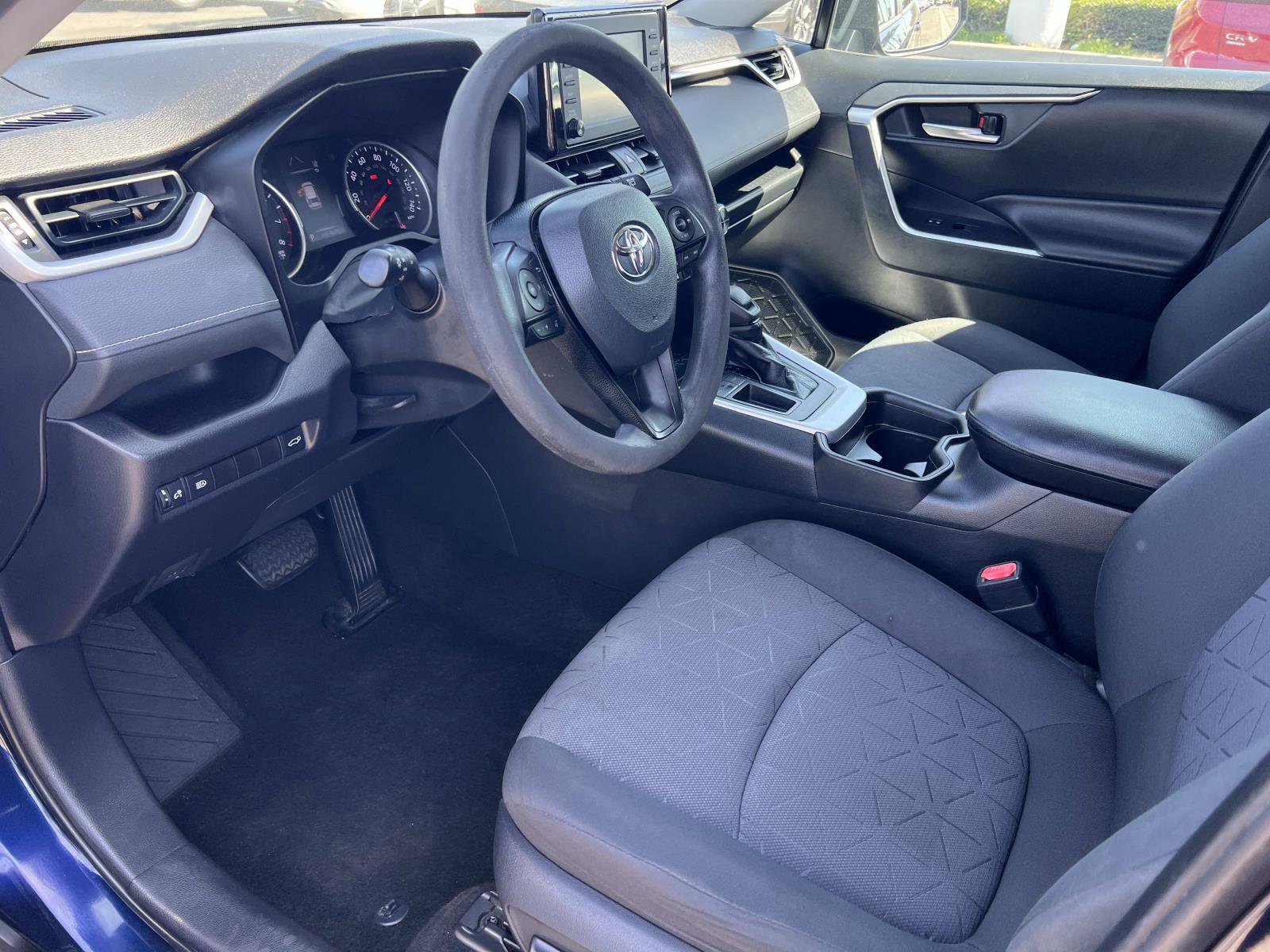 Used 2019 Toyota RAV4 XLE w/ Convenience Package image 5