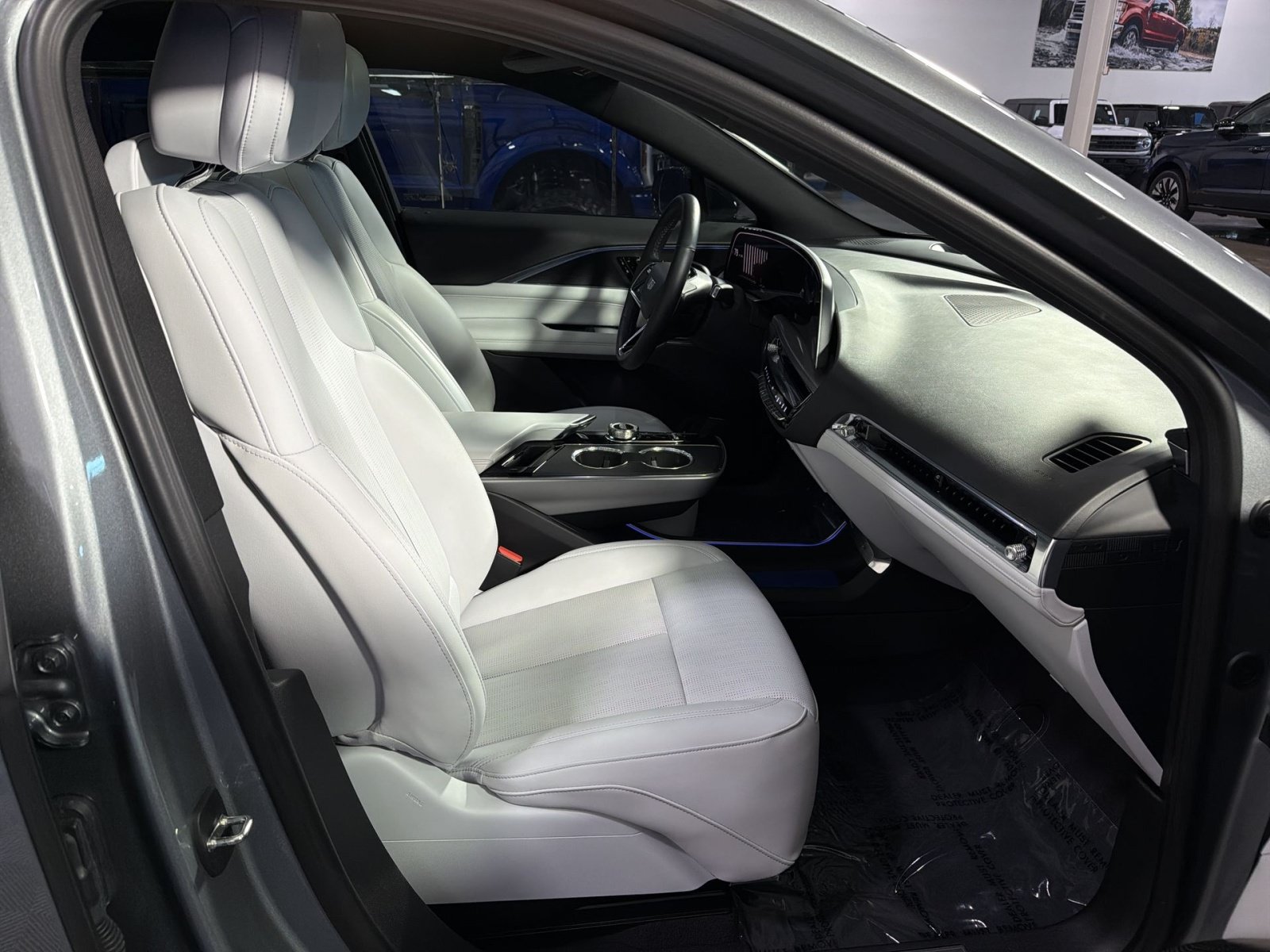 Used 2024 Cadillac Lyriq Luxury AWD/4WD image 26