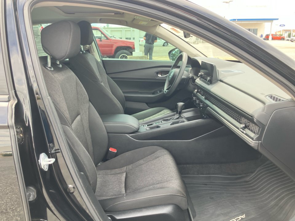 Used 2023 Honda Accord EX image 32