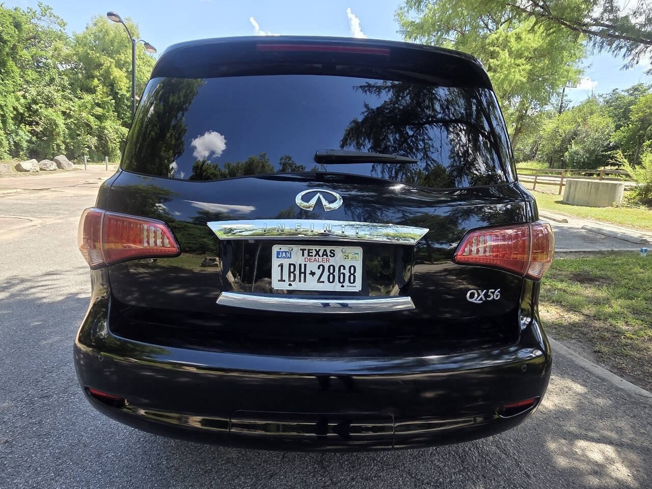 Used 2011 INFINITI QX56 2WD w/ Deluxe Touring Pkg image 5