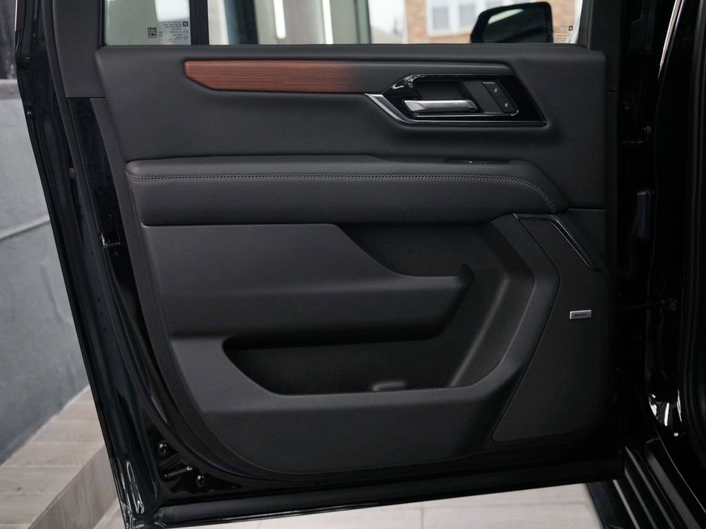 Used 2025 GMC Yukon XL Denali AWD/4WD image 14