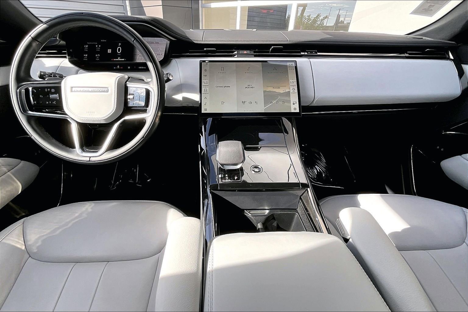 Used 2025 Land Rover Range Rover Sport image 15