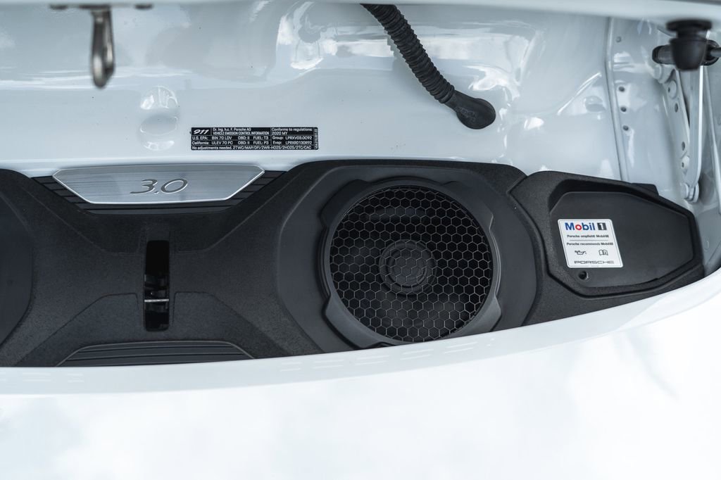 Used 2020 Porsche 911 Carrera RWD image 34