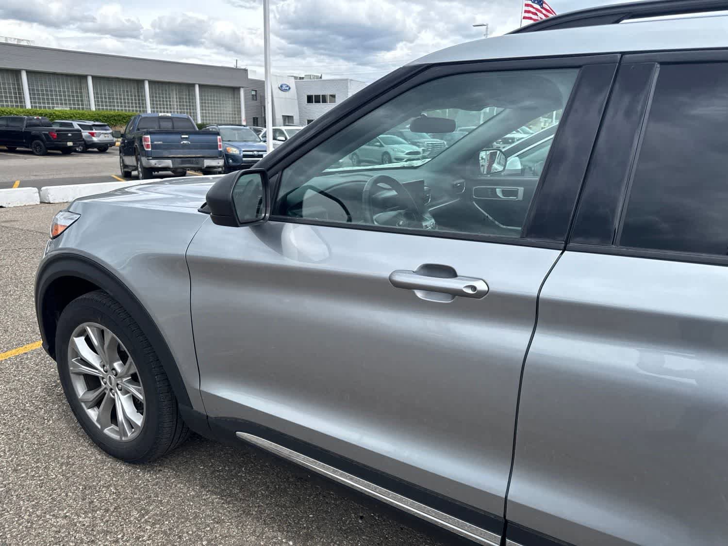 Used 2023 Ford Explorer XLT w/ Equipment Group 202A AWD/4WD image 15