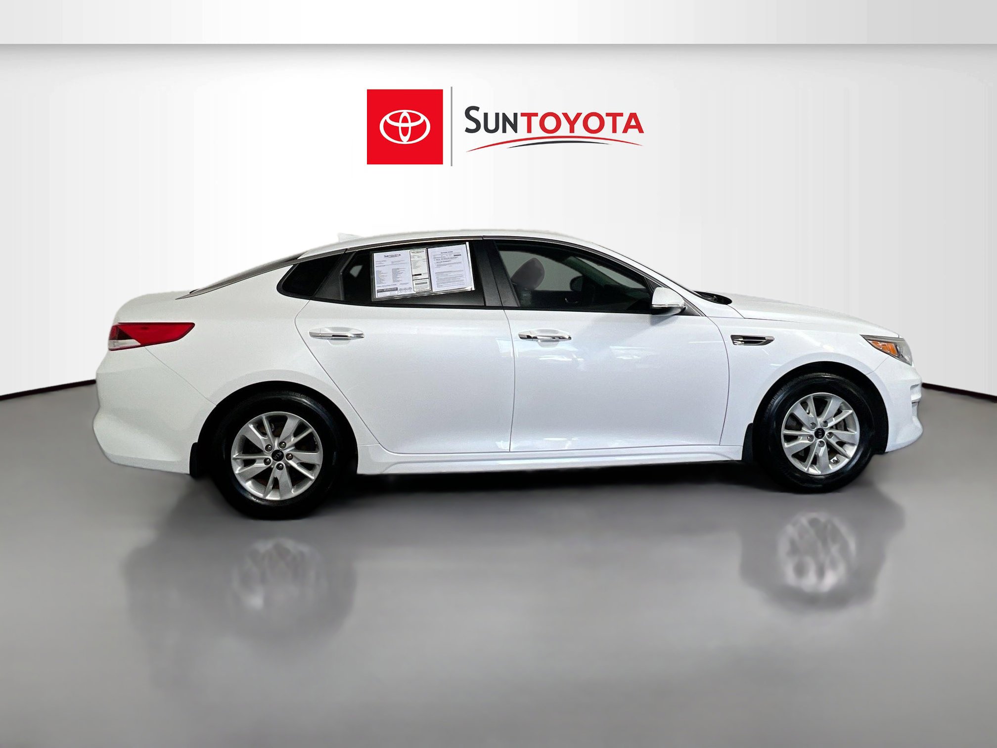 Used 2018 Kia Optima LX image 2