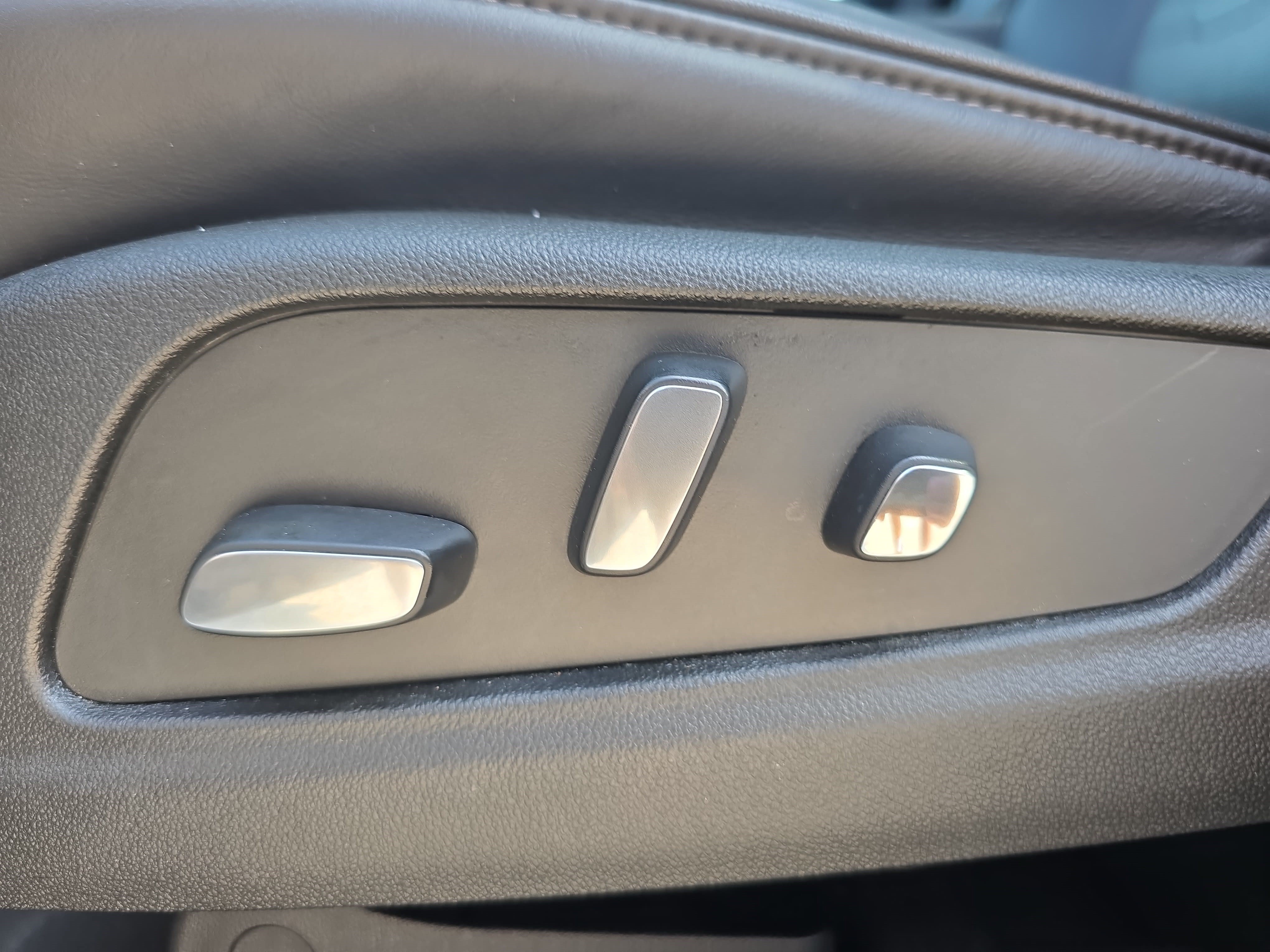 Used 2024 Cadillac XT6 Premium Luxury w/ Platinum Package FWD image 30