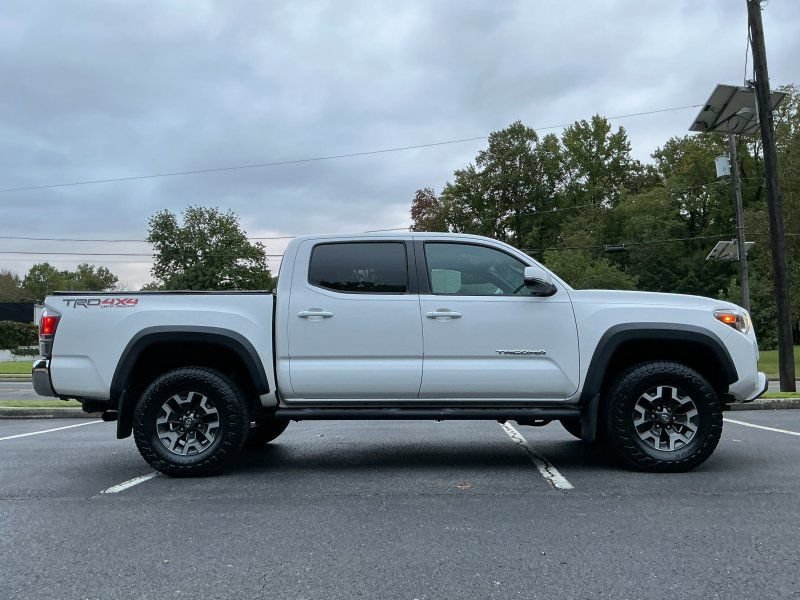 Used 2020 Toyota Tacoma TRD Off-Road AWD/4WD image 4