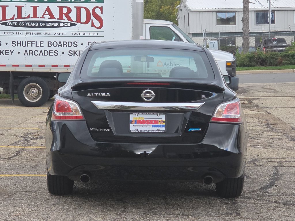 Used 2014 Nissan Altima 2.5 S w/ Sport Value Package FWD image 4