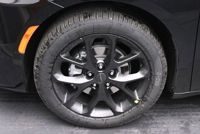 New 2027 Chrysler Pacifica Limited FWD image 36