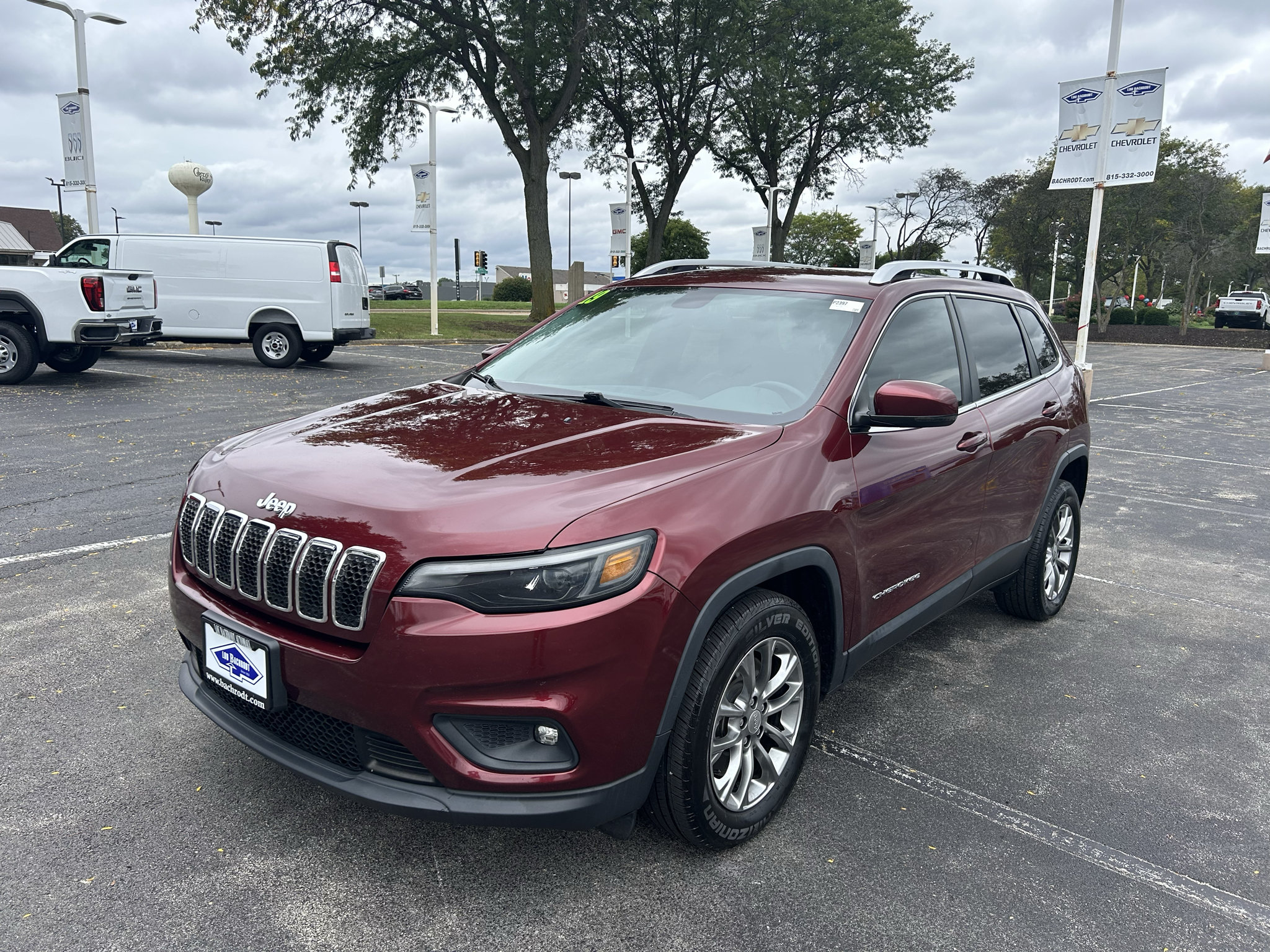 Used 2019 Jeep Cherokee Latitude Plus w/ Comfort/Convenience Group FWD image 3