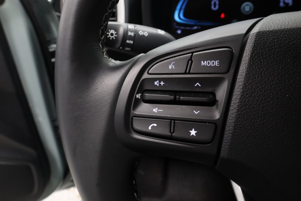 Certified 2025 Hyundai Venue SEL image 26