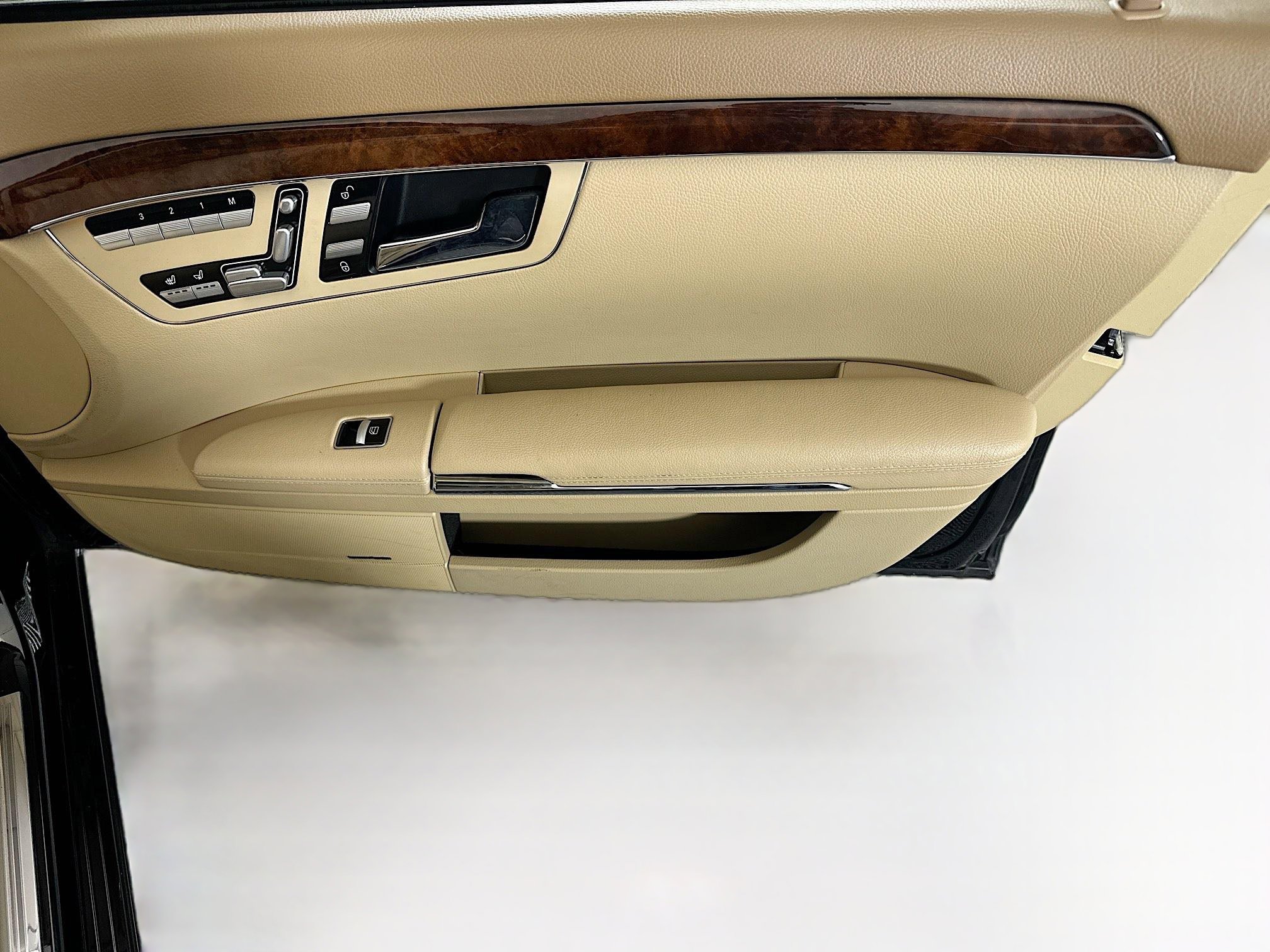 Used 2011 Mercedes-Benz S 550 4MATIC image 31