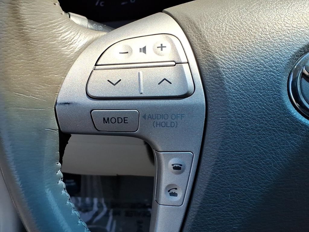 Used 2011 Toyota Camry XLE w/ SE/XLE Extra-Value Pkg FWD image 27