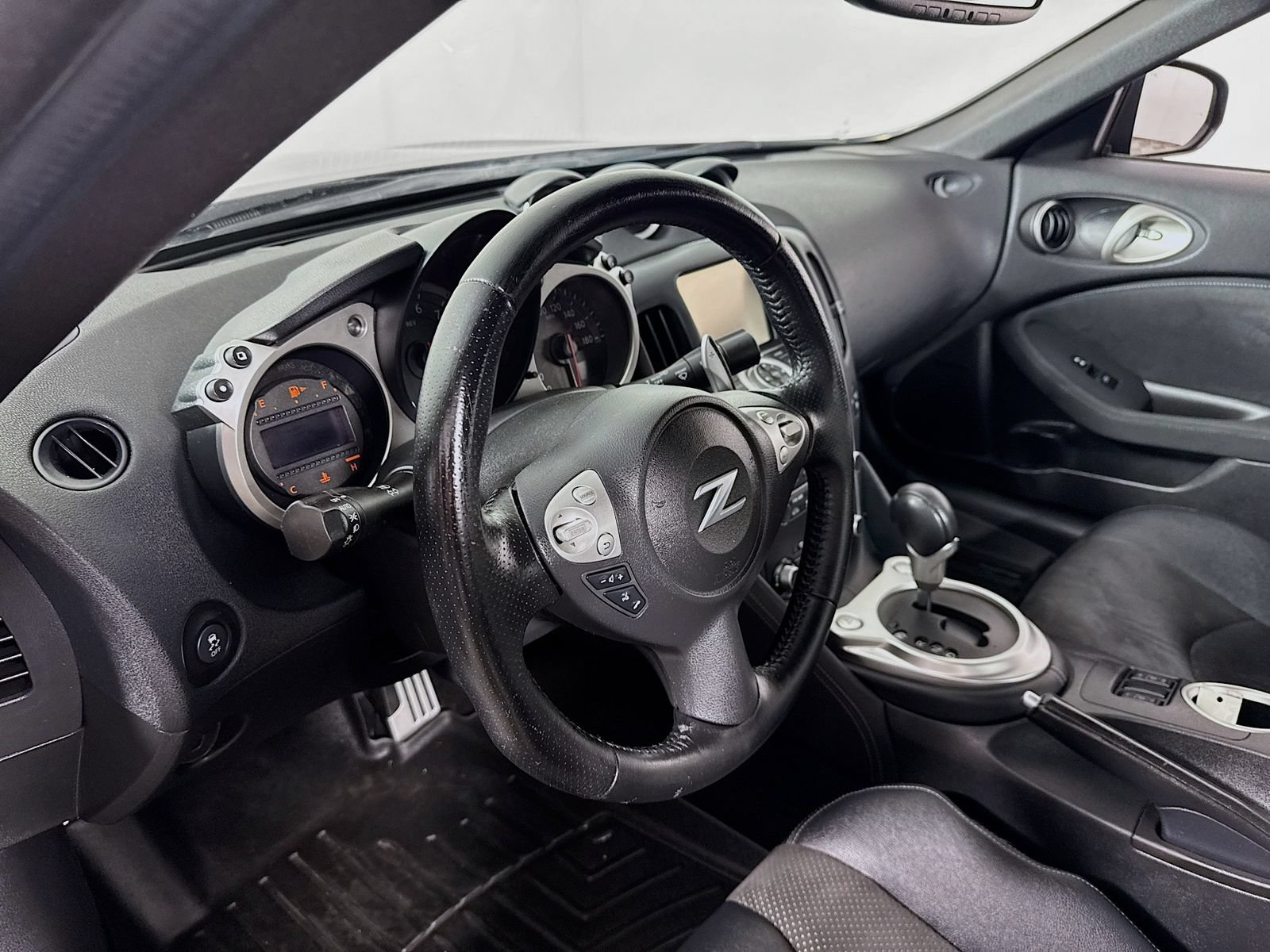 Used 2016 Nissan 370Z Touring w/ Aerodynamics Package RWD image 9