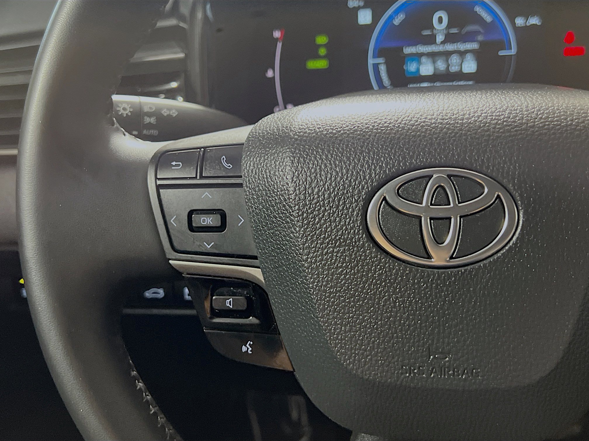 Used 2025 Toyota Camry LE w/ Convenience Package FWD image 19
