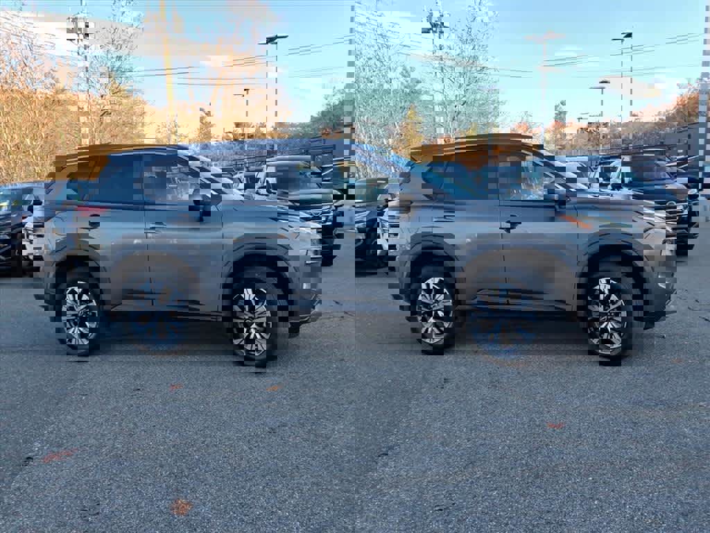 Certified 2022 Nissan Rogue SV image 3