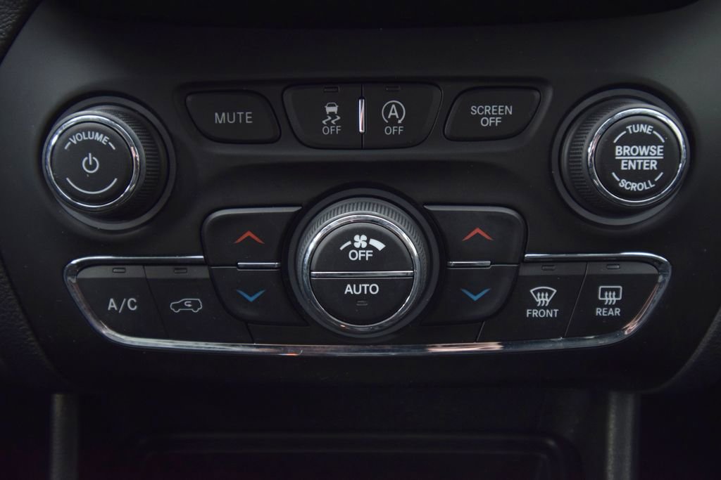 Used 2019 Jeep Cherokee Limited image 33