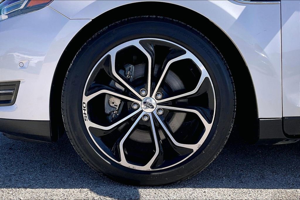 Used 2018 Ford Taurus SHO w/ Driver Assist Package image 35