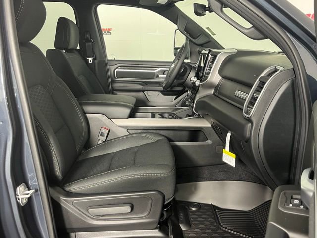 New 2026 RAM 1500 4x4 Crew Cab image 32