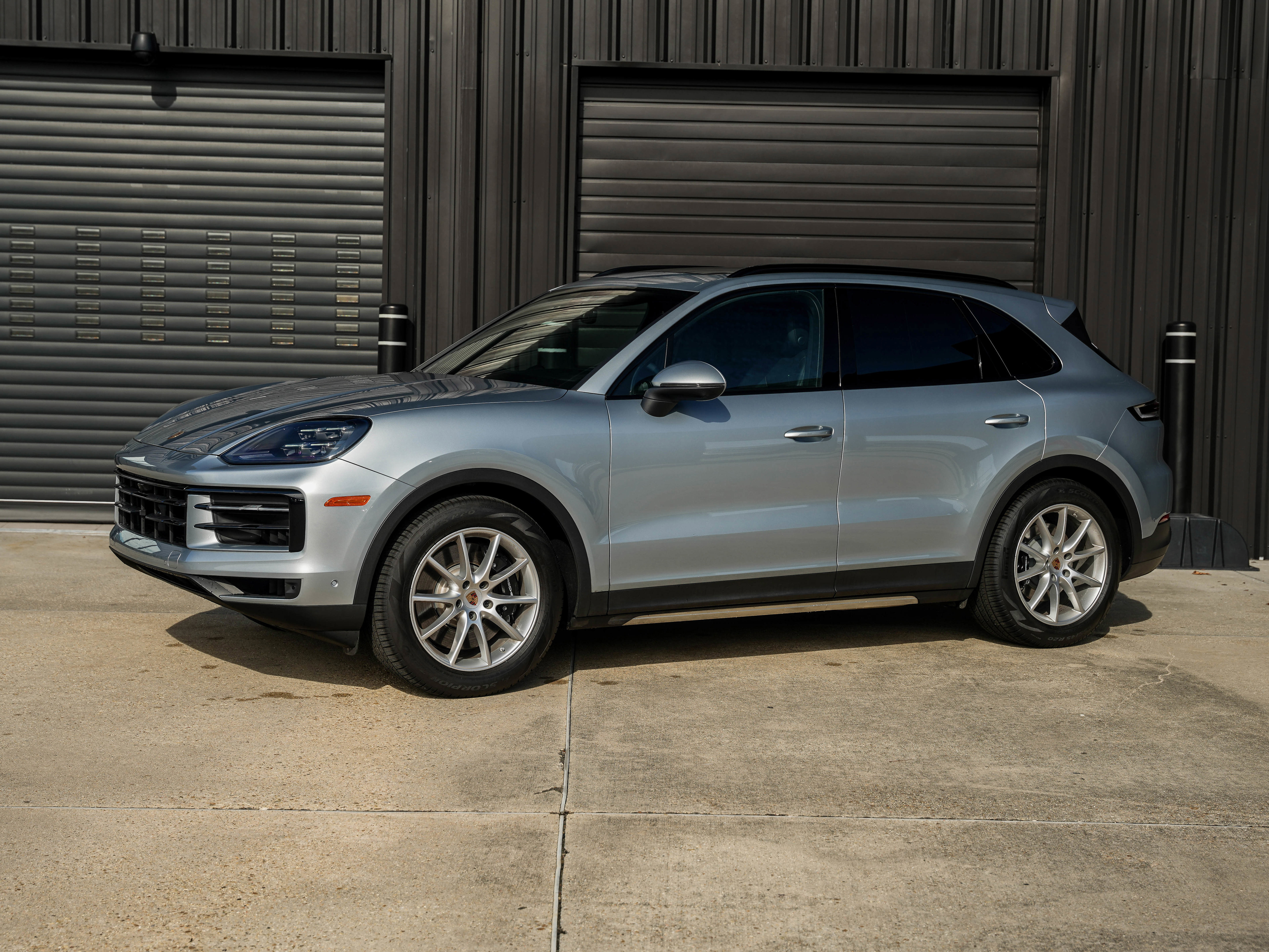Certified 2025 Porsche Cayenne S image 1
