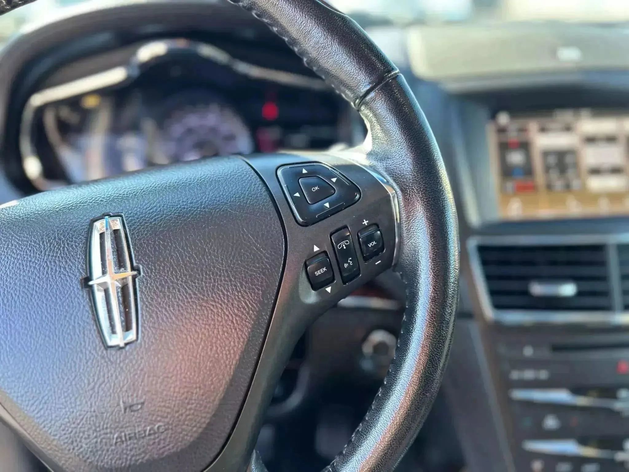 Used 2019 Lincoln MKT AWD image 15