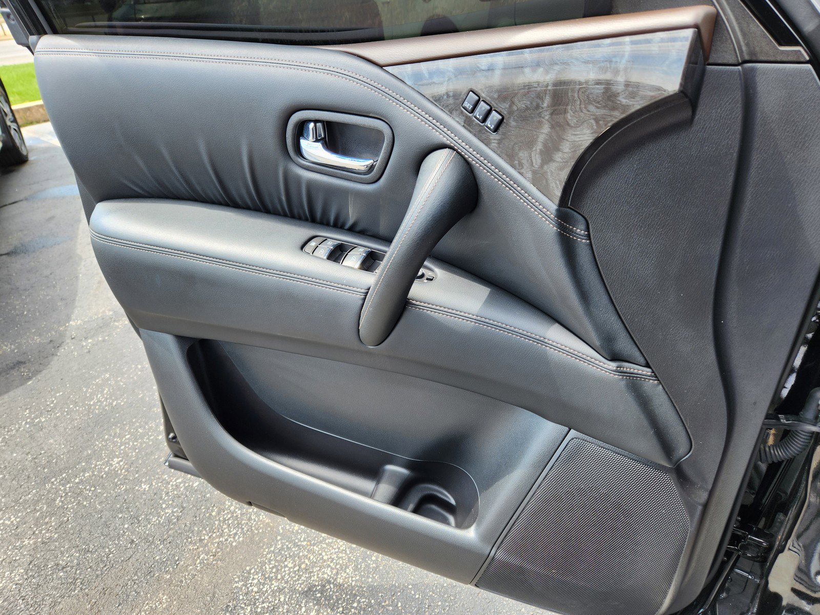 Used 2024 Nissan Armada Platinum w/ Captain's Chairs Package AWD/4WD image 24