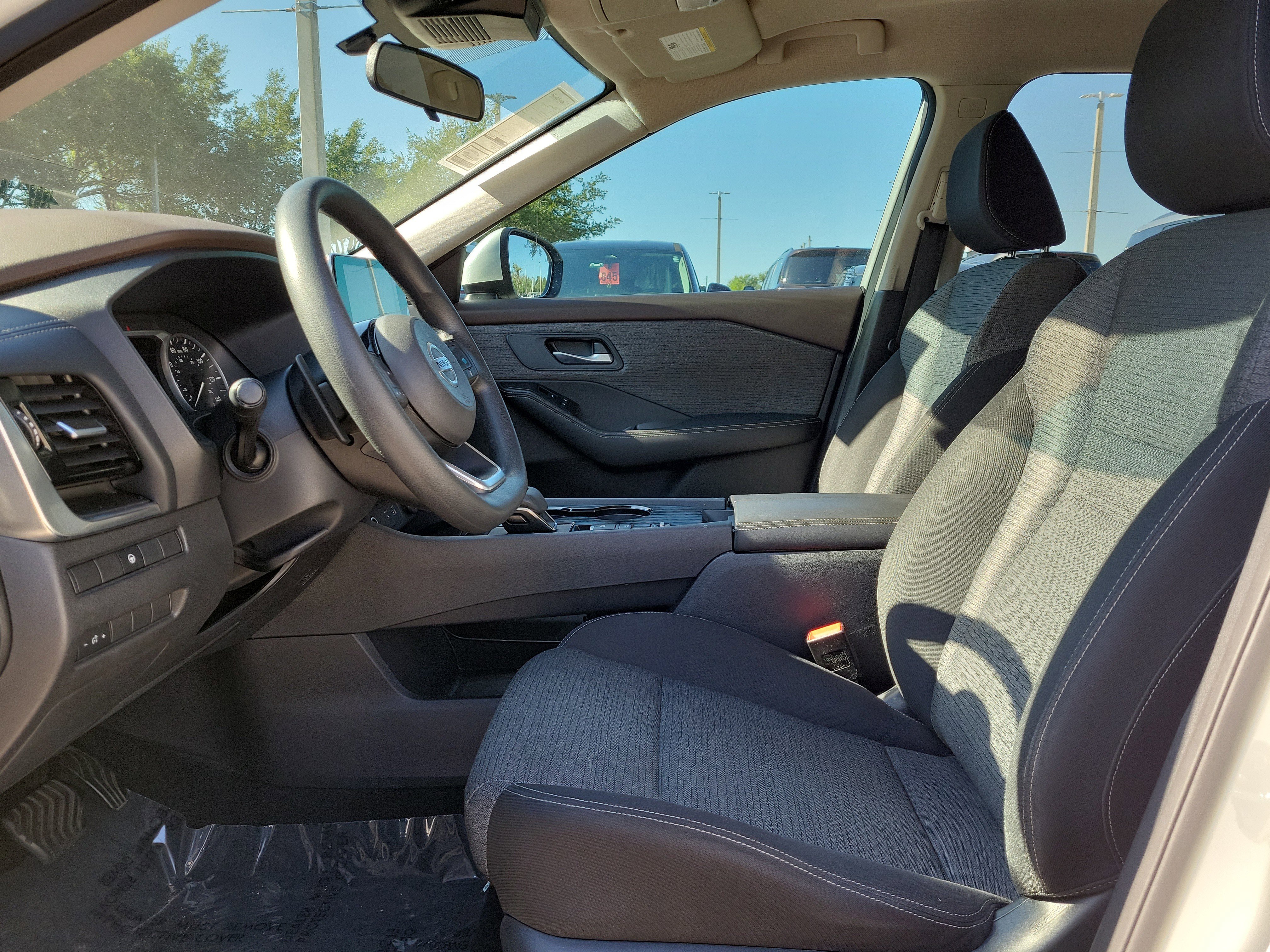 Used 2021 Nissan Rogue SV FWD image 13