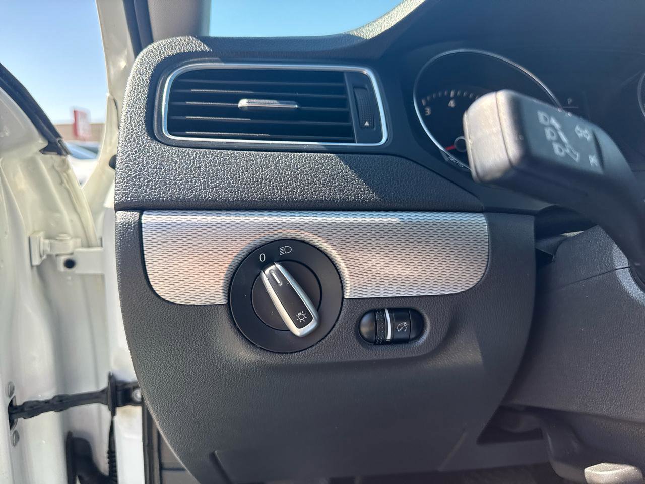 Used 2017 Volkswagen Jetta SE image 23