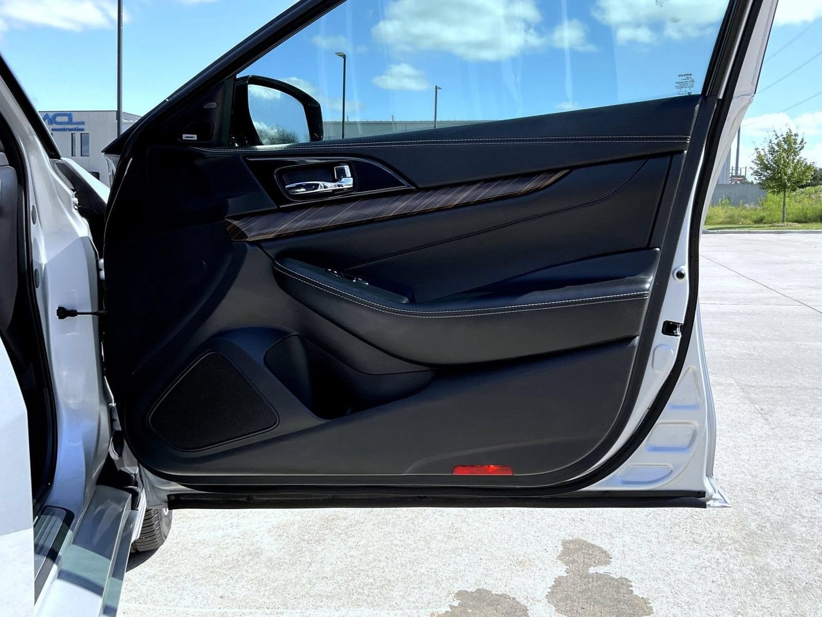 Used 2017 Nissan Maxima Platinum FWD image 17