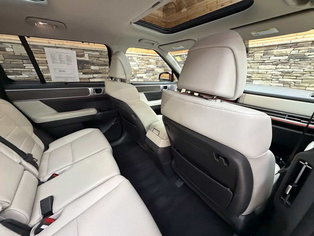 Certified 2025 Hyundai Santa Fe Limited image 31