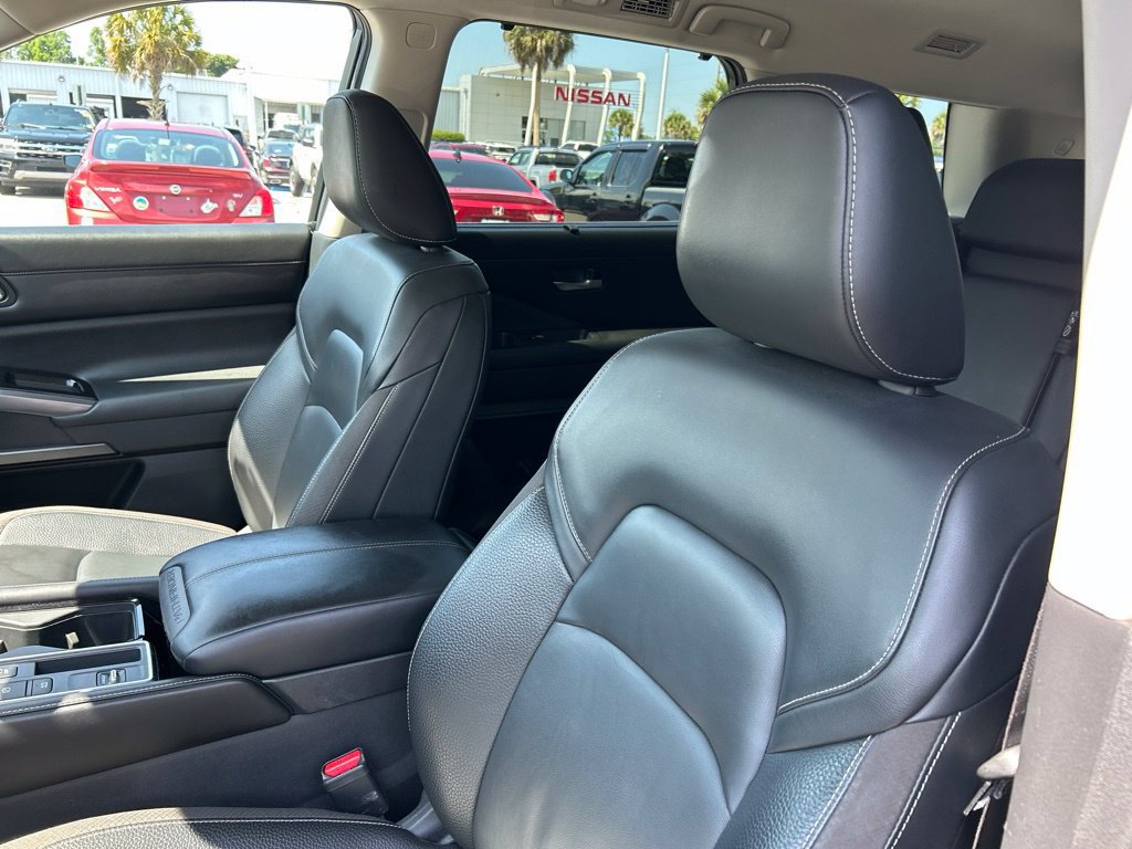 Certified 2022 Nissan Pathfinder SL w/ SL Black Package FWD image 23