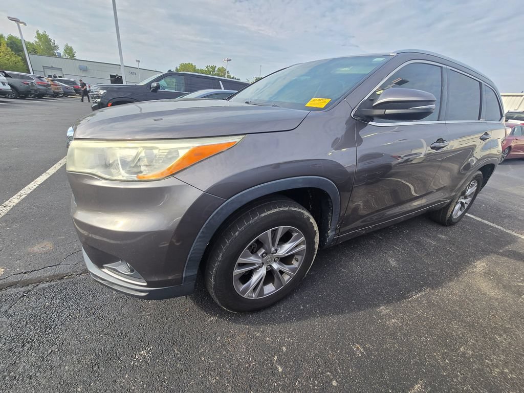 Used 2014 Toyota Highlander XLE FWD image 4