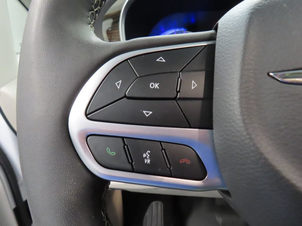 Used 2024 Chrysler Pacifica Limited FWD image 50