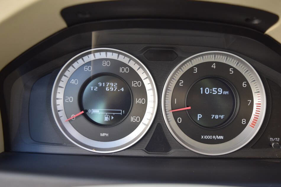 Used 2011 Volvo XC70 3.2 w/ Premium Pkg image 65