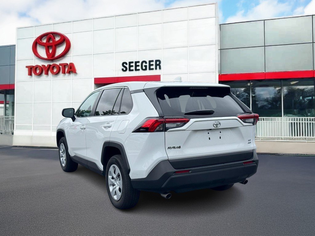 Used 2025 Toyota RAV4 LE AWD/4WD image 9