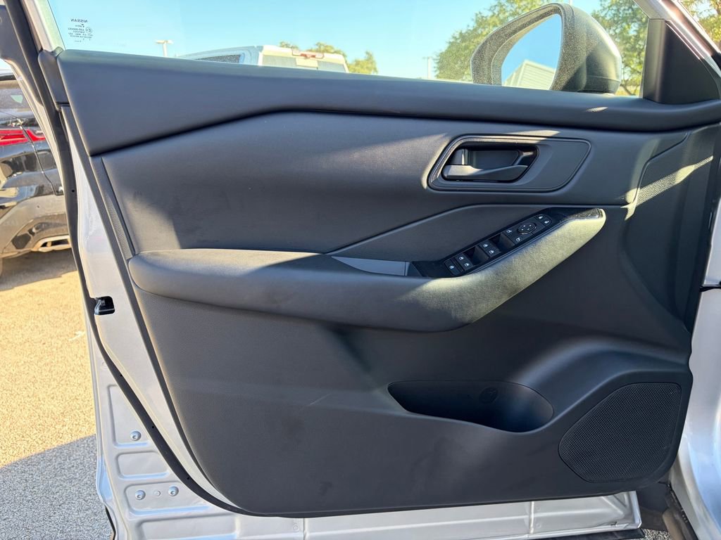 Certified 2025 Nissan Rogue S image 18