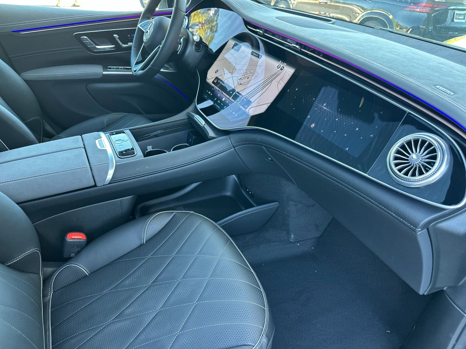 New 2026 Mercedes-Benz EQS 550 4MATIC SUV image 16