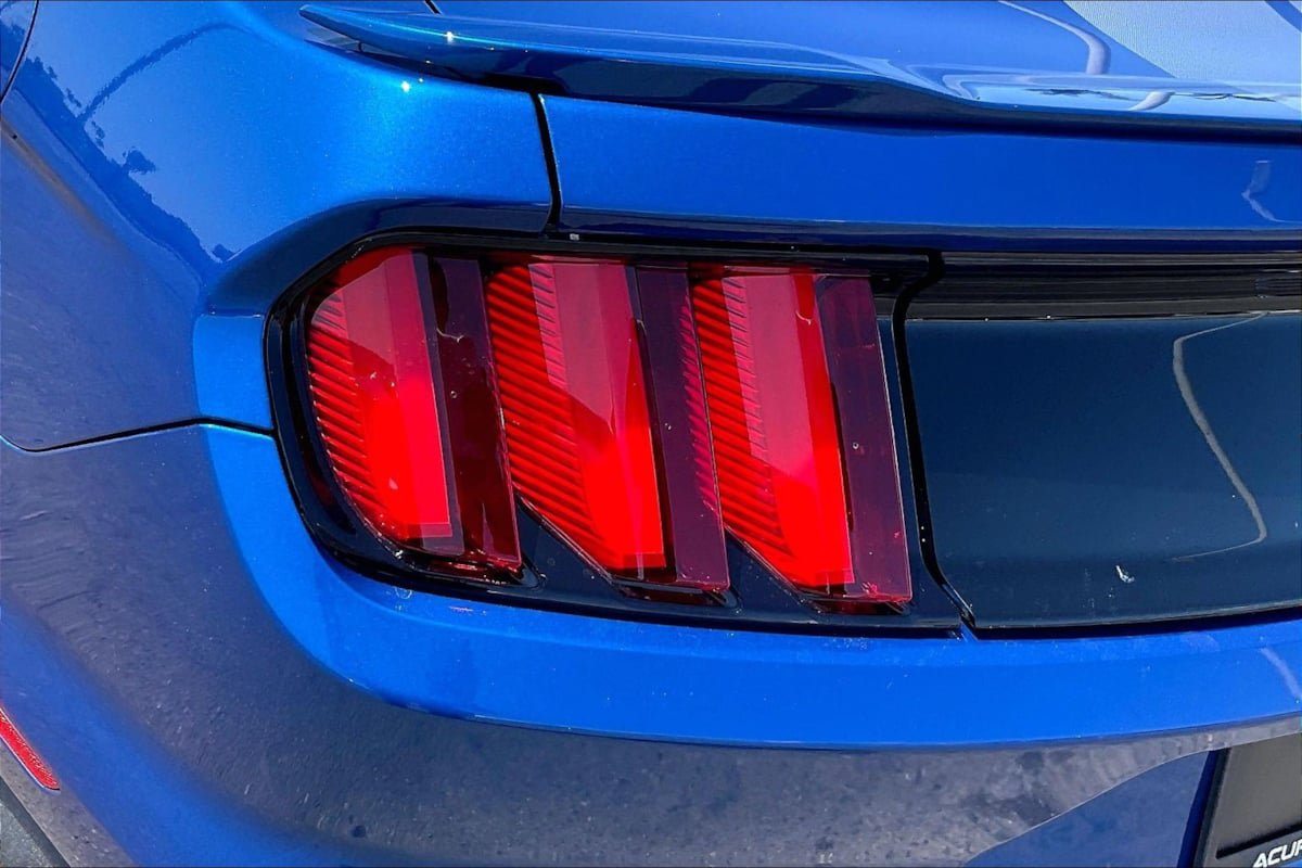 Used 2017 Ford Mustang GT Premium w/ Equipment Group 401A RWD image 26