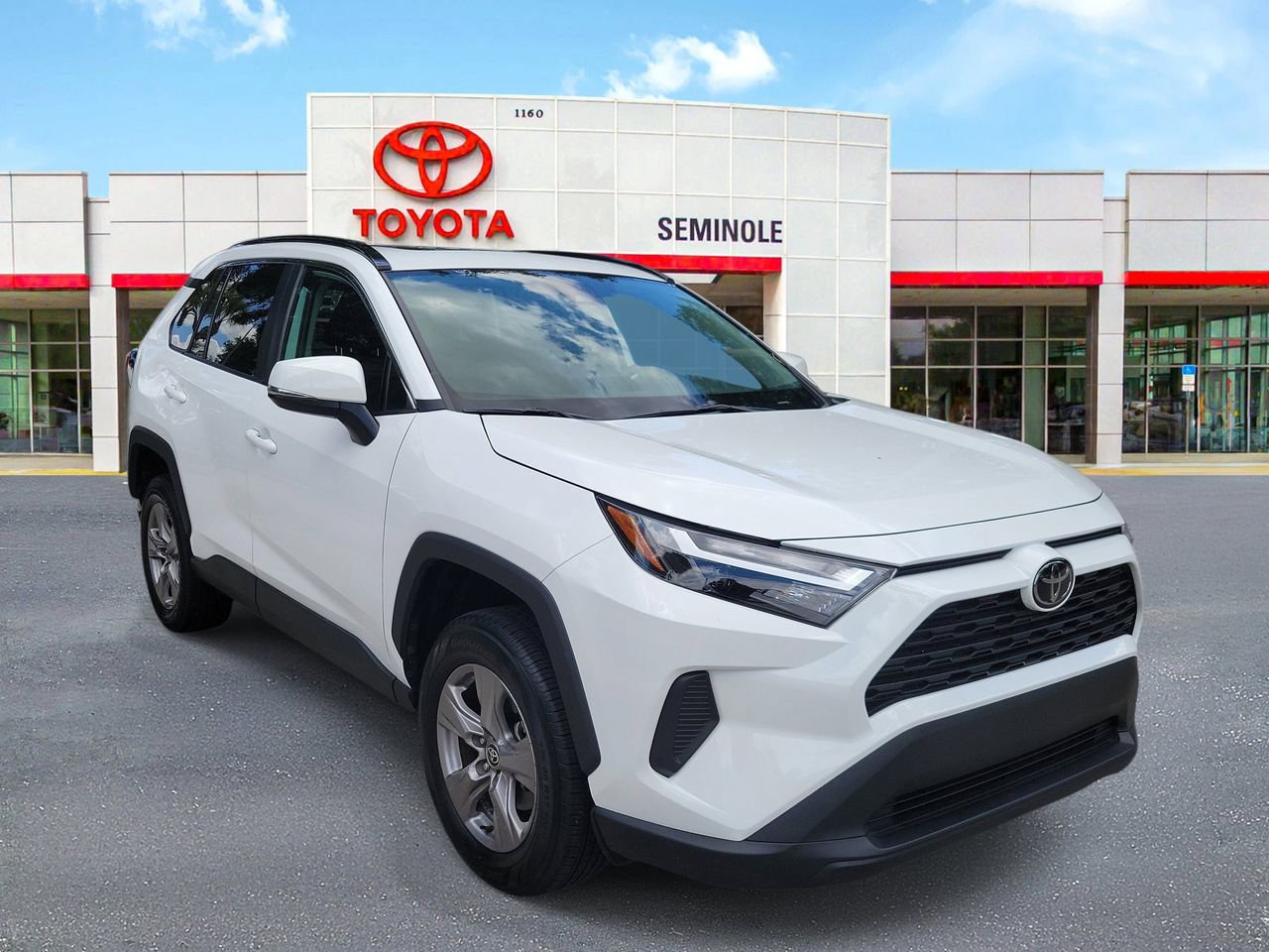Used 2023 Toyota RAV4 XLE w/ Convenience Package FWD image 2
